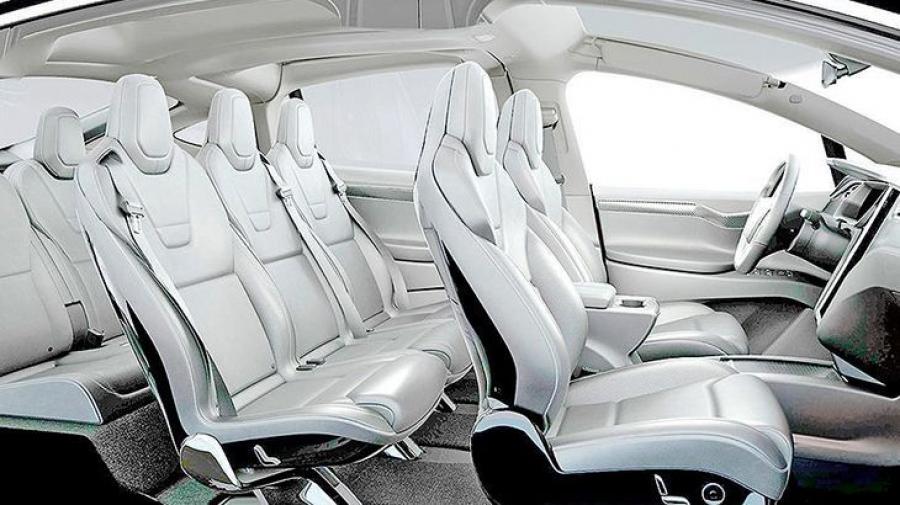 Интерьер Tesla Model X P100D 2016 года  (фото 2 из 2)